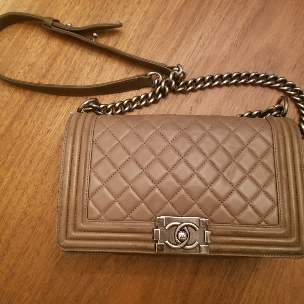 CHANEL Medium Boy Bag